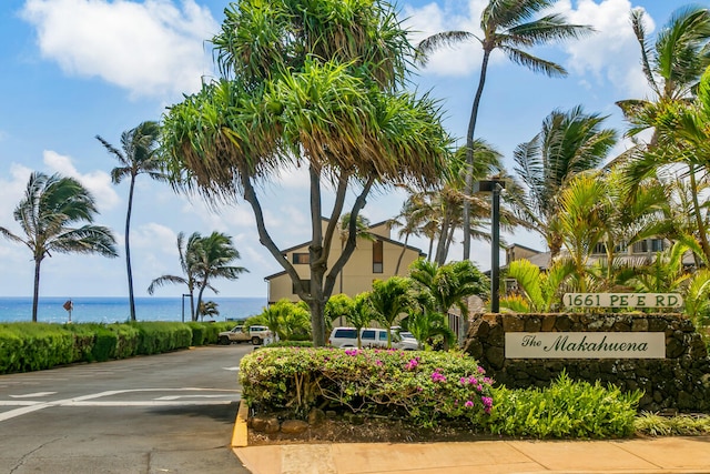 community sign featuring a water view