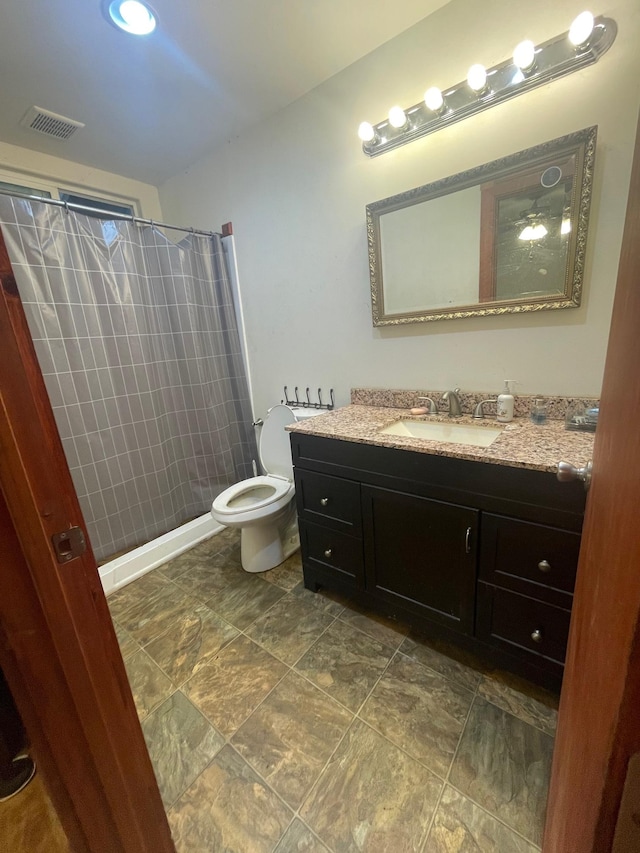 bathroom with toilet, vanity, visible vents, and a shower with curtain