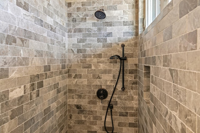 room details featuring a tile shower