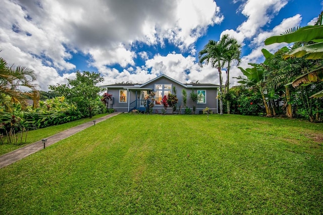 view of front of house featuring a front yard