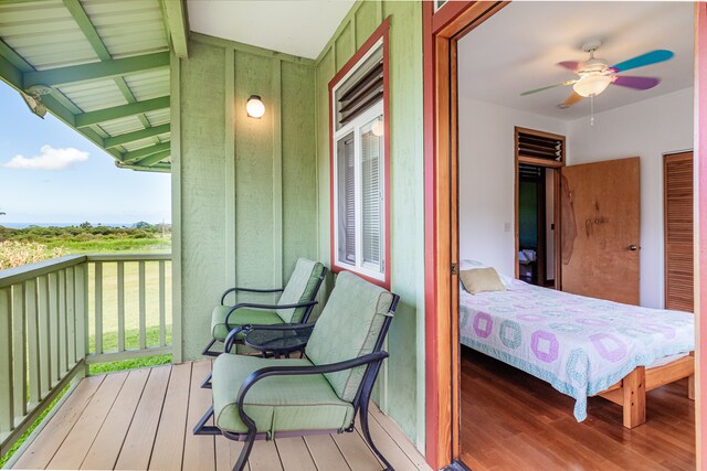 balcony featuring ceiling fan