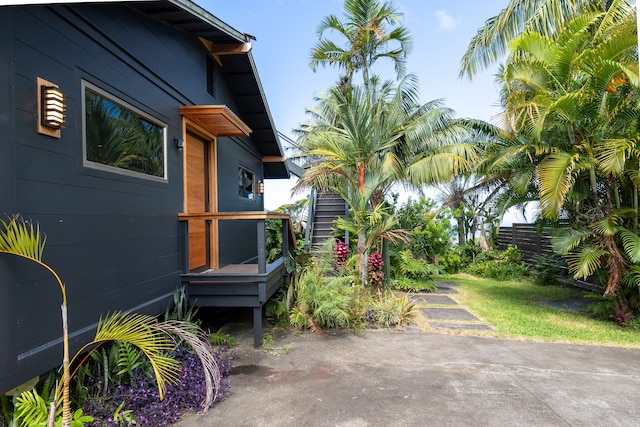 view of yard featuring a patio