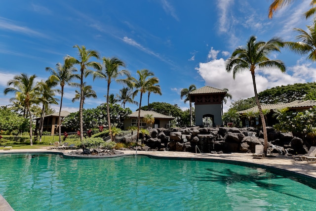 view of swimming pool