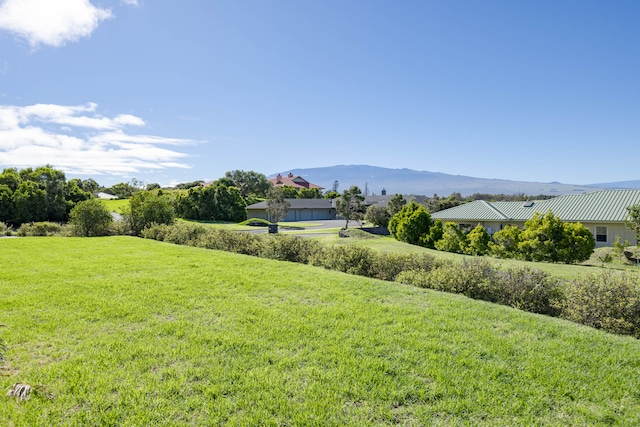 view of yard with a mountain view