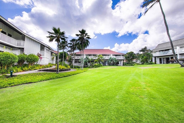 view of property's community featuring a yard