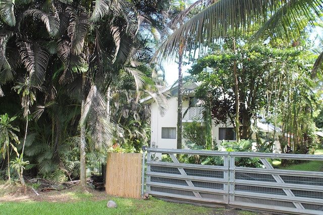 view of yard featuring a balcony