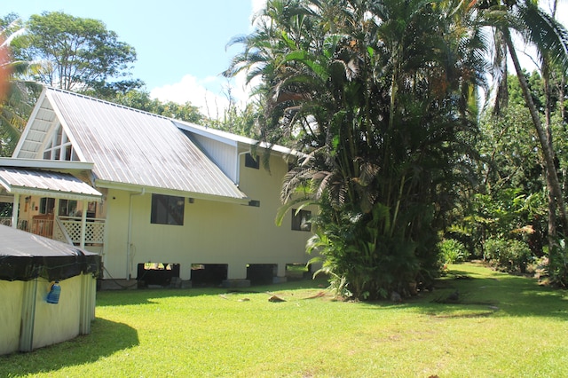 exterior space featuring a lawn