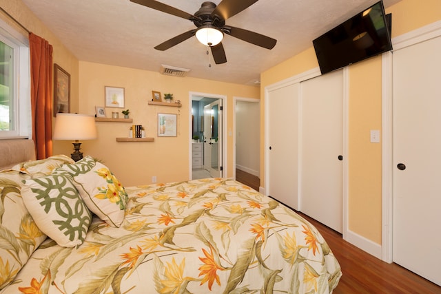 bedroom featuring a closet, ceiling fan, a textured ceiling, and dark hardwood / wood-style floors