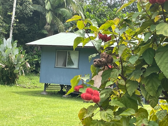 view of outdoor structure featuring a yard