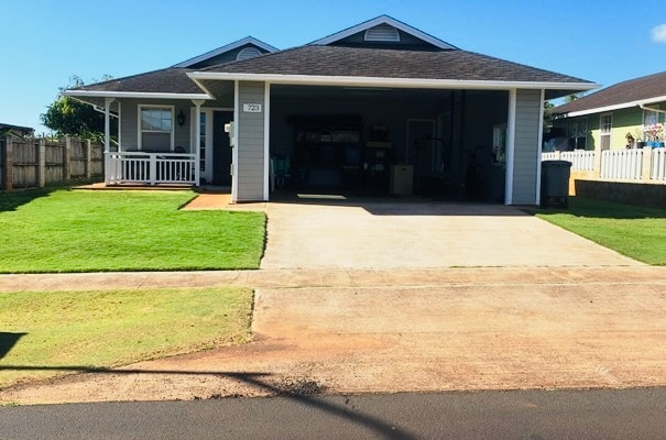 view of front of property featuring a front yard and a garage