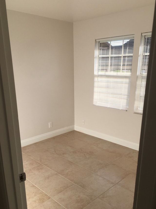 unfurnished room featuring light tile patterned flooring