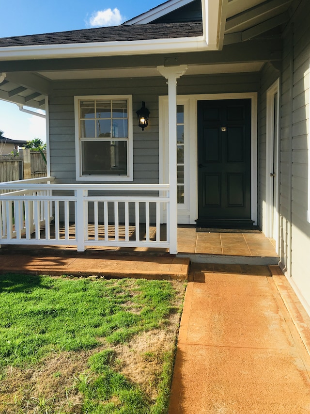 entrance to property featuring covered porch