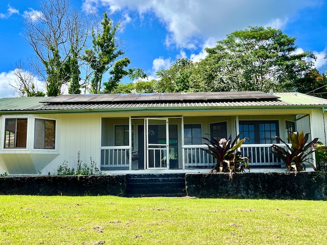 view of front of home featuring a front yard