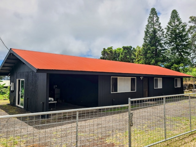 view of front of property with an outbuilding