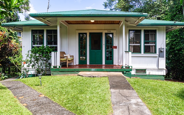 view of front of home with a front lawn and covered porch