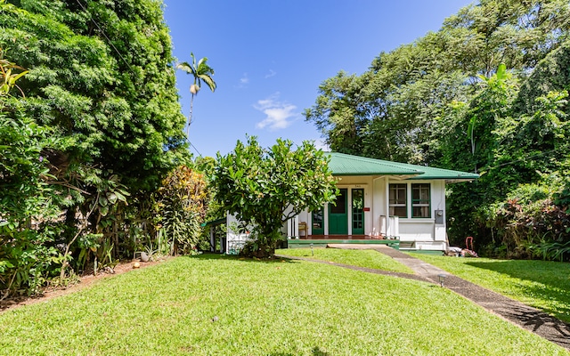 view of front facade featuring a front lawn and covered porch