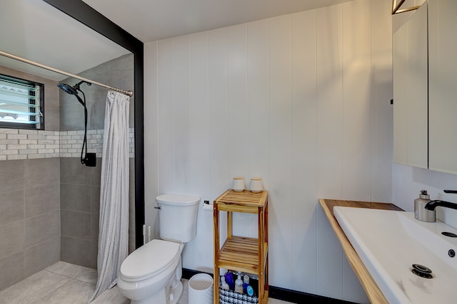 bathroom featuring sink, toilet, and curtained shower