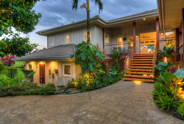 view of front of home with covered porch