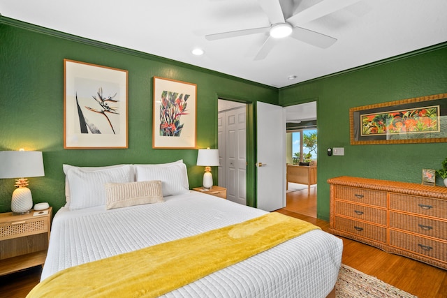 5300 Ka Haku Rd Unit 130, Princeville, HI 96722 - bedroom featuring a textured wall, ceiling fan, ornamental molding, and wood finished floors