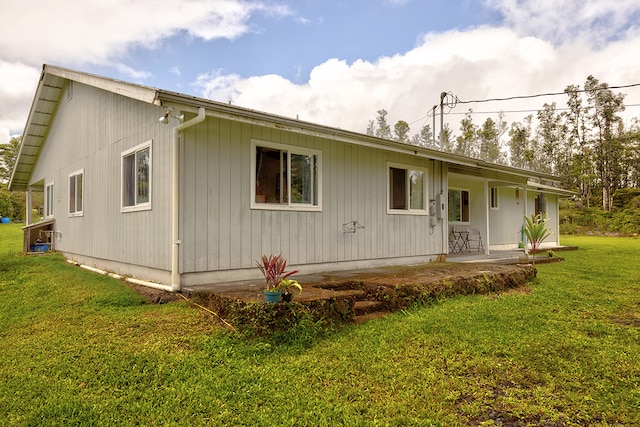 back of house featuring a yard