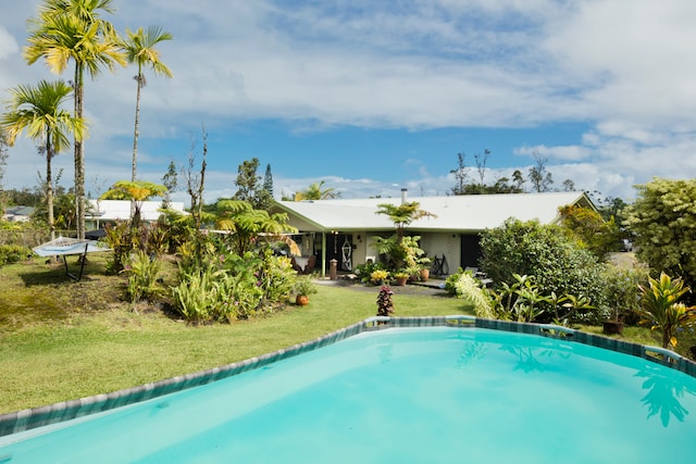 view of swimming pool with a lawn