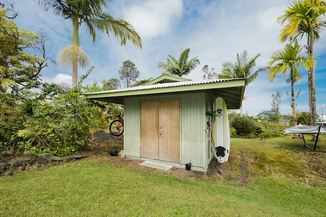 view of outbuilding featuring a yard