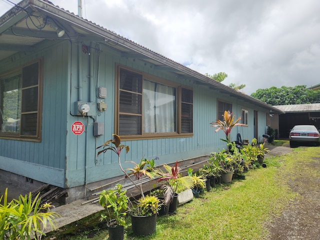 view of side of property with a lawn