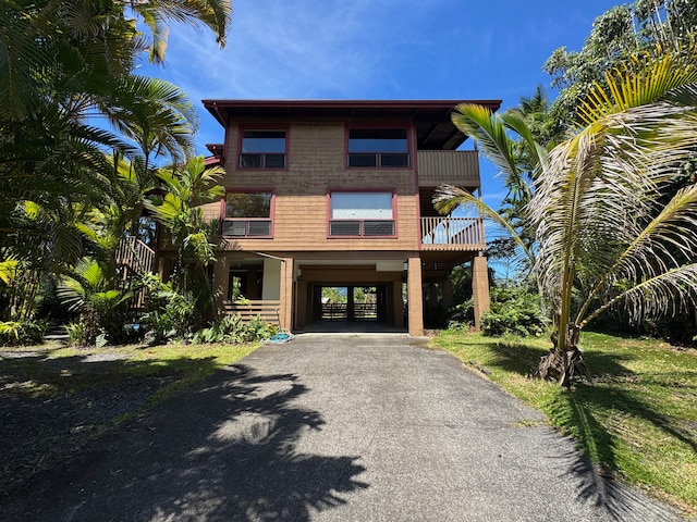 view of front facade featuring a carport