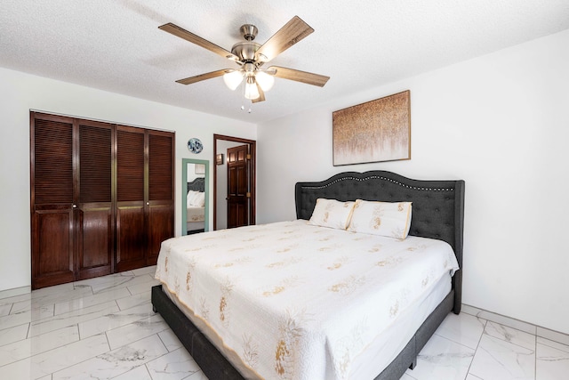 bedroom with a closet, a textured ceiling, and ceiling fan