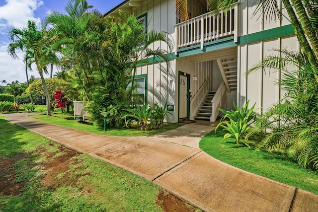 view of community featuring a yard