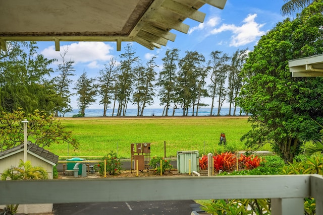 view of yard featuring a water view