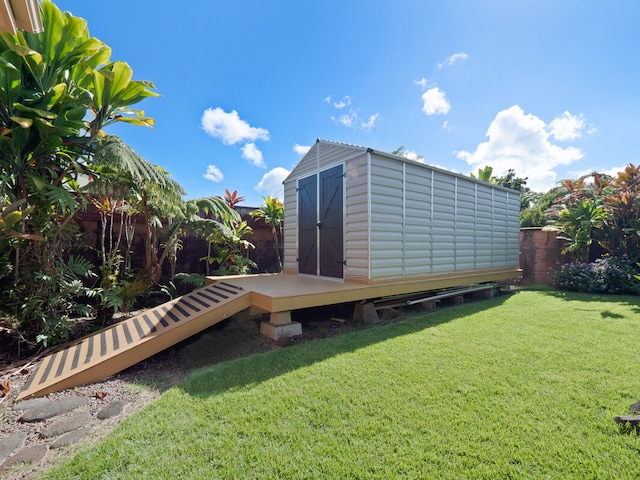 view of yard with a storage shed