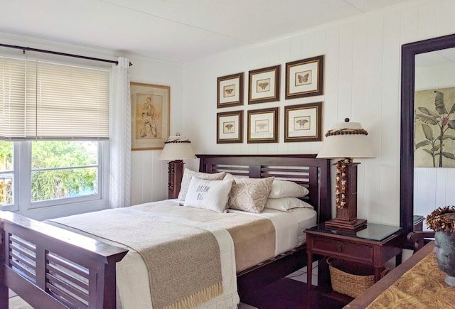 bedroom featuring a decorative wall