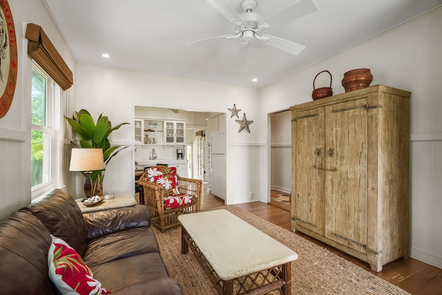 living area featuring a ceiling fan, wood finished floors, and recessed lighting