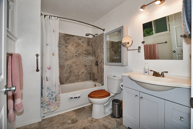 full bathroom with shower / tub combo with curtain, vanity, and toilet