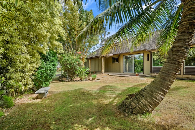 view of yard featuring a patio