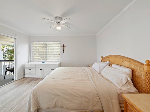 bedroom featuring light hardwood / wood-style floors, crown molding, access to outside, and ceiling fan