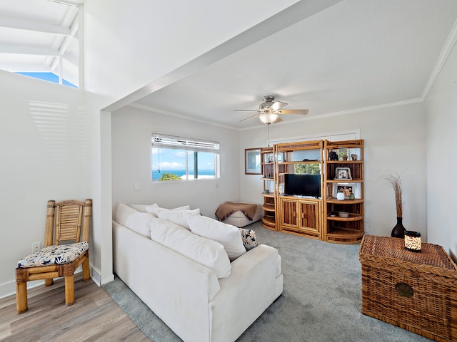 living room featuring lofted ceiling, crown molding, light wood-type flooring, and ceiling fan