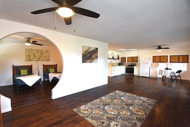 living room featuring dark hardwood / wood-style floors, ceiling fan, and sink