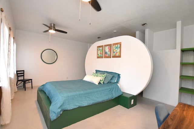 bedroom featuring ceiling fan