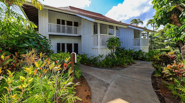 view of front of property with a balcony