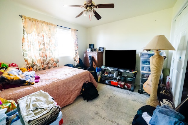 bedroom featuring ceiling fan