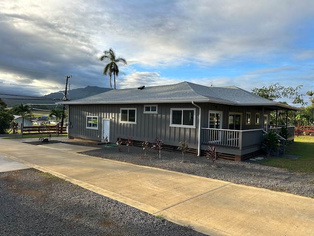 view of front of property