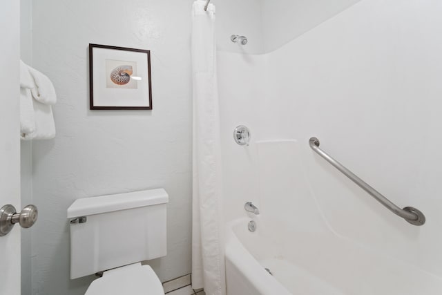 bathroom featuring toilet and shower / tub combo