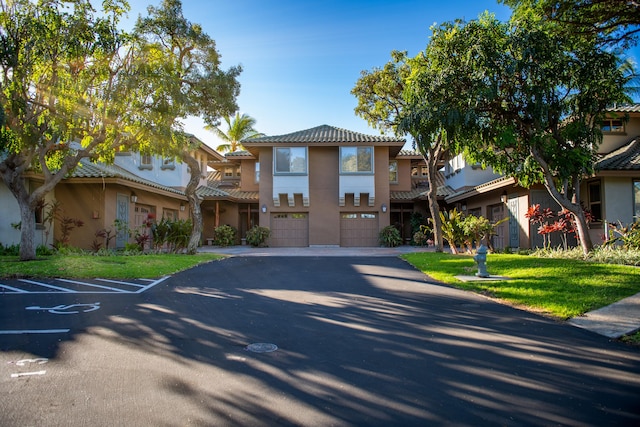 view of front facade featuring a garage