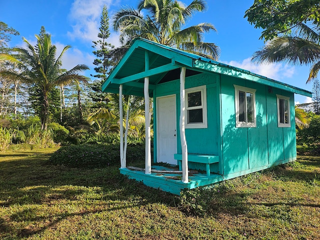 view of outdoor structure with a yard