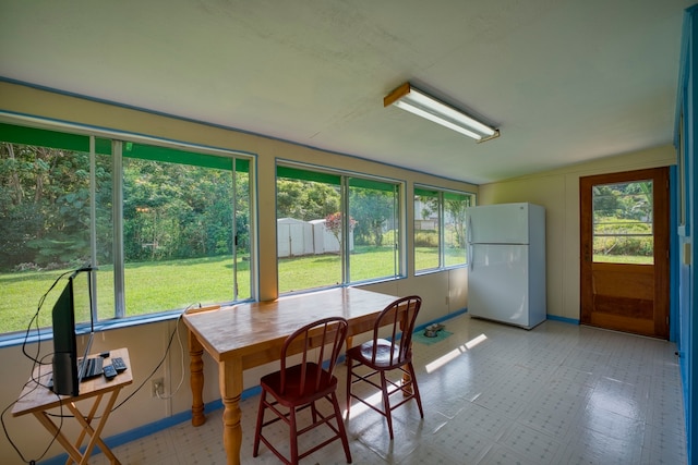 sunroom featuring a healthy amount of sunlight and vaulted ceiling