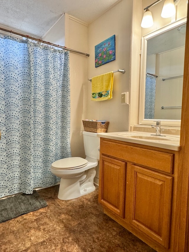 bathroom featuring a textured ceiling, a shower with curtain, vanity, and toilet