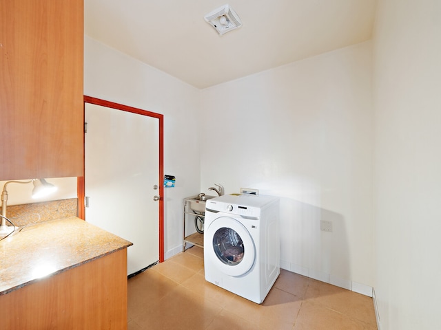 laundry area with washer / clothes dryer and sink