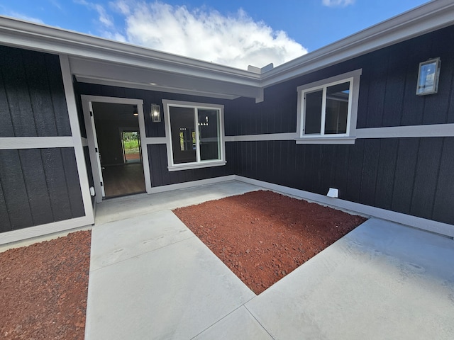 property entrance featuring a patio
